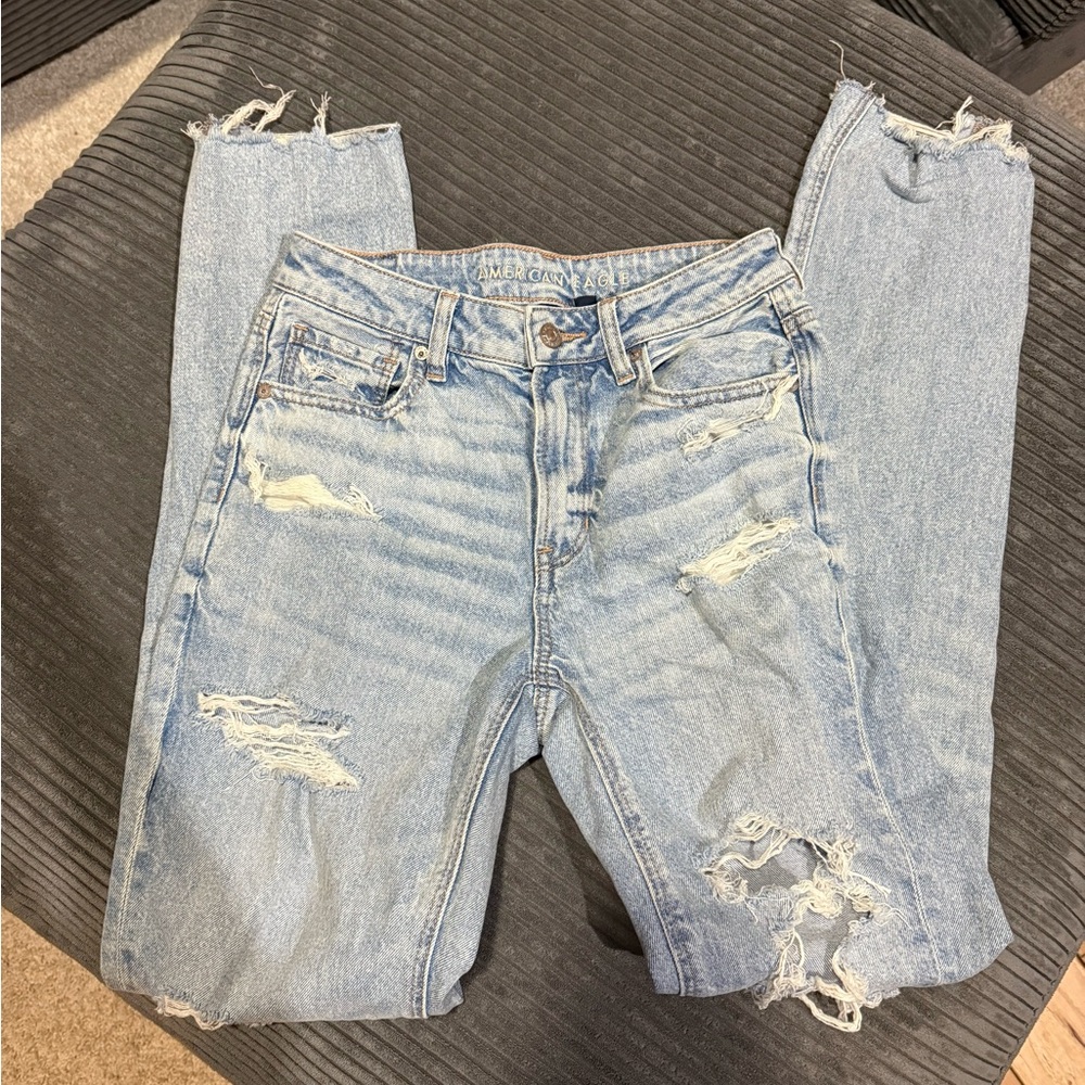 American Eagle Strigid Ripped Mom Jean. Size 4 X-Long. Never worn